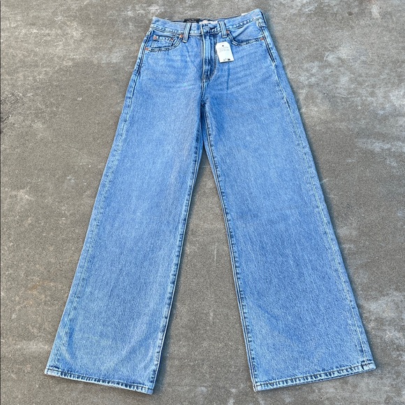Levi's Denim - NWT Levi’s Premium Ribcage Wide Leg Jeans w/ Rare Blank Red Tab